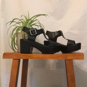 NWOT J Adam’s Chunky Heel Black